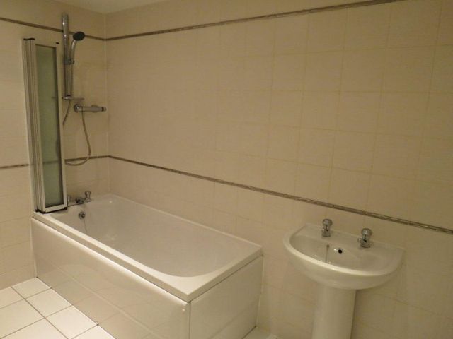  Image of 2 bedroom Apartment to rent in Middlewood Street Salford M5 at Middleton Street  Salford, M5 4LW
