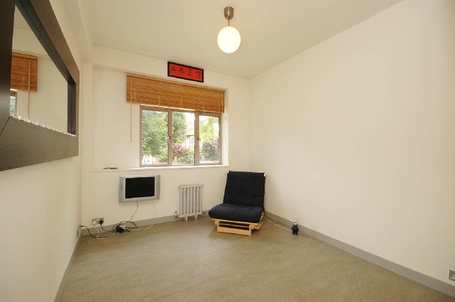  Image of Flat to rent in Lawn Road London NW3 at Lawn Road Belsize Park Belsize Park, NW3 2XD