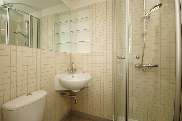  Image of Flat to rent in Lawn Road London NW3 at Lawn Road Belsize Park Belsize Park, NW3 2XD