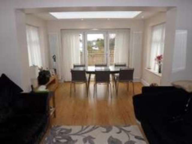  Image of 2 bedroom Bungalow for sale in Graylands Theydon Bois Epping CM16 at Theydon Bois Epping Theydon Bois, CM16 7LB