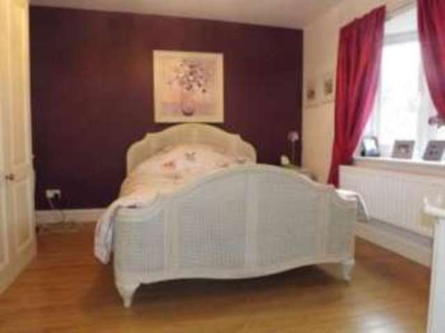  Image of 2 bedroom Bungalow for sale in Graylands Theydon Bois Epping CM16 at Theydon Bois Epping Theydon Bois, CM16 7LB