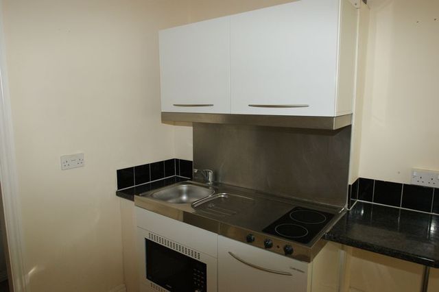  Image of 1 bedroom Flat to rent in Third Avenue Nottingham NG7 at Third Avenue Sherwood Rise Nottingham, NG7 6JH