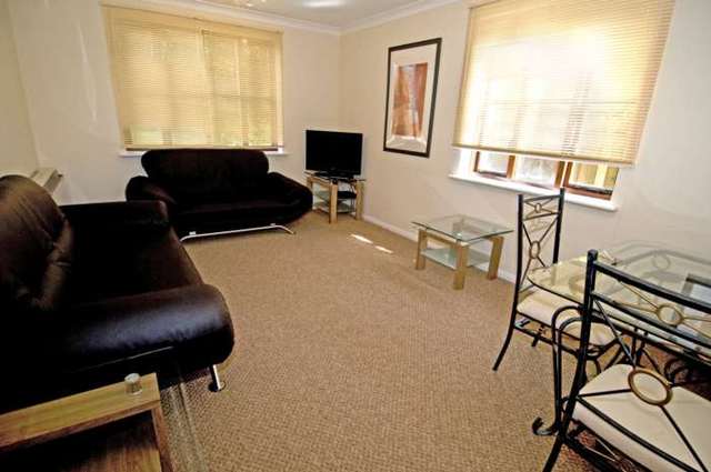  Image of 2 bedroom Apartment to rent in Tinsley Lane Crawley RH10 at Copthorne Court Tinsley Lane Three Bridges Crawley, RH10 8AQ