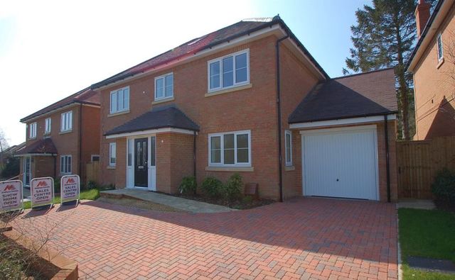  Image of 5 bedroom Detached house for sale in Totteridge Lane High Wycombe HP13 at Totteridge Lane  High Wycombe, HP13 7PG