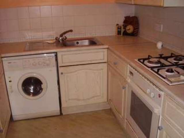  Image of 2 bedroom Flat to rent in Latymer Court Northampton NN1 at 8 Northampton Northampton, NN1 3NE