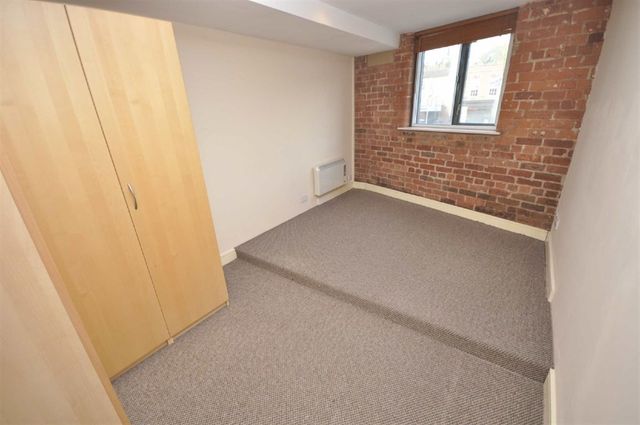  Image of 1 bedroom Flat to rent in Townley Street Macclesfield SK11 at MACCLESFIELD Cheshire MACCLESFIELD, SK11 6HY