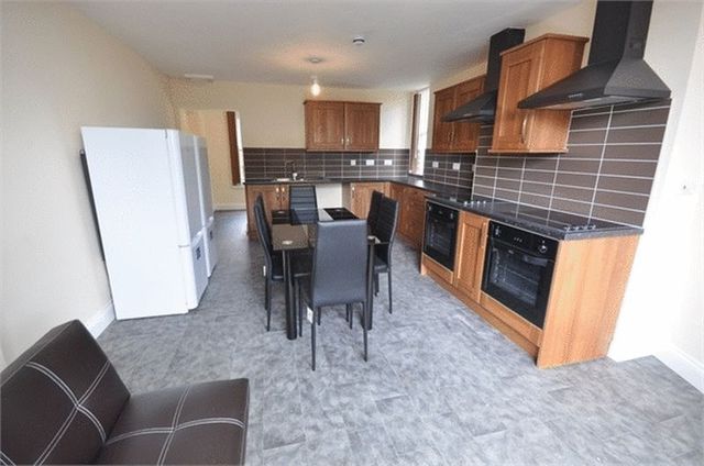  Image of 1 bedroom Property to rent in Trinity Street Huddersfield HD1 at Trinity Street  Huddersfield, HD1 4DT