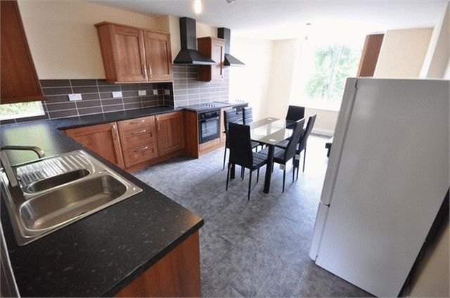  Image of 1 bedroom Property to rent in Trinity Street Huddersfield HD1 at Trinity Street  Huddersfield, HD1 4DT