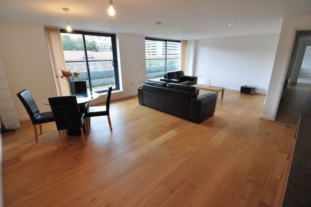  Image of 2 bedroom Flat to rent in Unity Street Bristol BS1 at Unity Street  Bristol, BS1 5HH