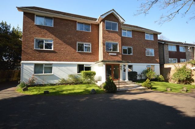  Image of 1 bedroom Flat for sale in Upper Brighton Road Surbiton KT6 at Upper Brighton Road  Surbiton, KT6 6LD