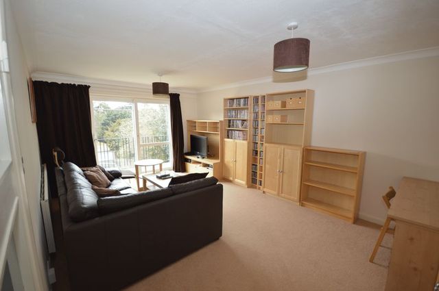  Image of 1 bedroom Flat for sale in Upper Brighton Road Surbiton KT6 at Upper Brighton Road  Surbiton, KT6 6LD