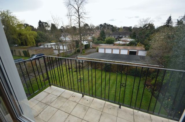  Image of 1 bedroom Flat for sale in Upper Brighton Road Surbiton KT6 at Upper Brighton Road  Surbiton, KT6 6LD