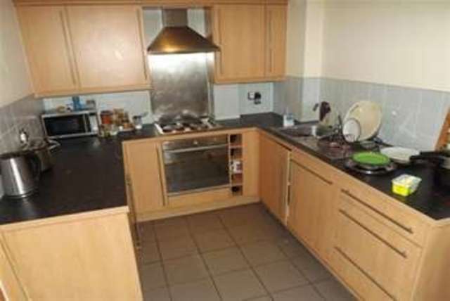  Image of 2 bedroom Flat to rent in City Walk Leeds LS11 at Leeds, LS11 9BE