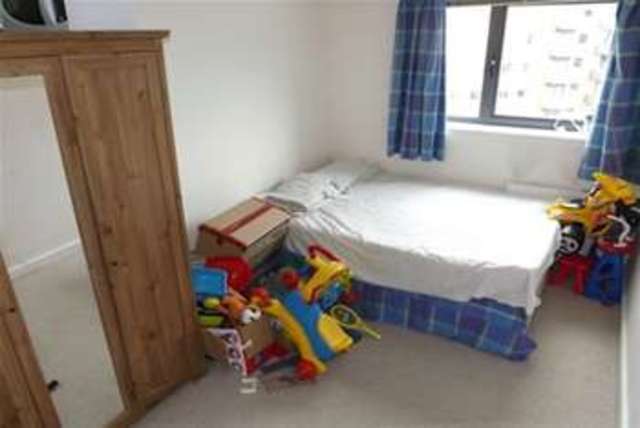  Image of 2 bedroom Flat to rent in City Walk Leeds LS11 at Leeds, LS11 9BE