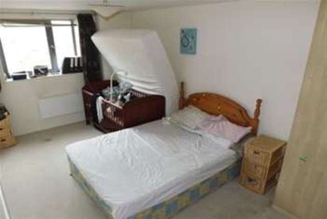  Image of 2 bedroom Flat to rent in City Walk Leeds LS11 at Leeds, LS11 9BE