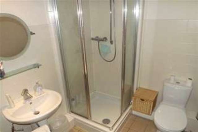 Image of 2 bedroom Flat to rent in City Walk Leeds LS11 at Leeds, LS11 9BE