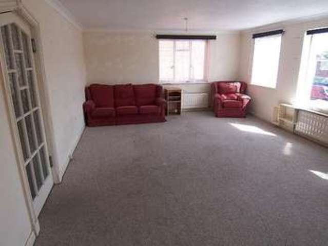  Image of 3 bedroom Maisonette to rent in Victoria Road Ferndown BH22 at Ferndown, BH22 9HU