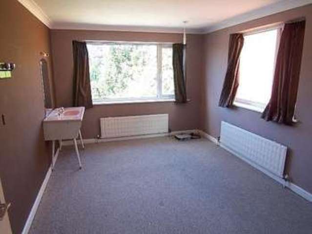  Image of 3 bedroom Maisonette to rent in Victoria Road Ferndown BH22 at Ferndown, BH22 9HU