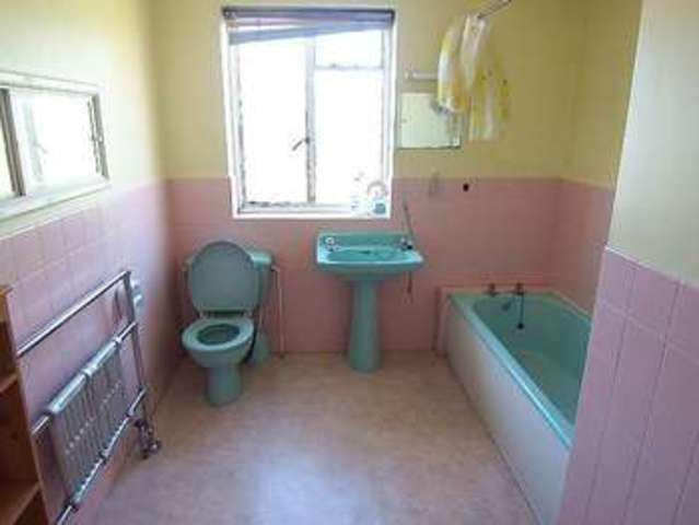  Image of 3 bedroom Maisonette to rent in Victoria Road Ferndown BH22 at Ferndown, BH22 9HU