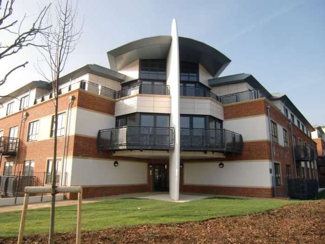  Image of 2 bedroom Apartment to rent in Wallis Square Farnborough GU14 at Wallis Square  Farnborough, GU14 7GS