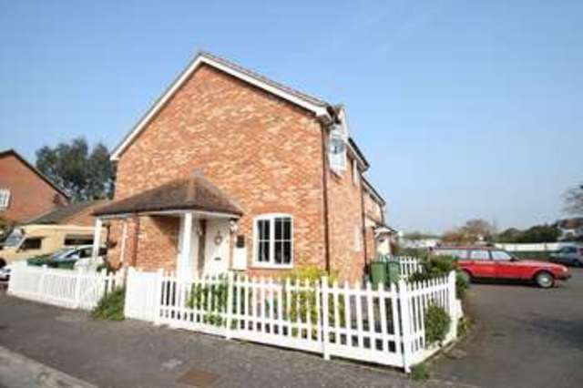  Image of 1 bedroom End of Terrace for sale in Weldon Drive West Molesey KT8 at West Molesey Surrey, KT8 2QR