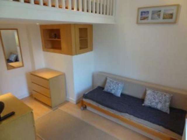  Image of Flat to rent in West Cromwell Road London SW5 at West Cromwell Road Earls Court London, SW5 9QL