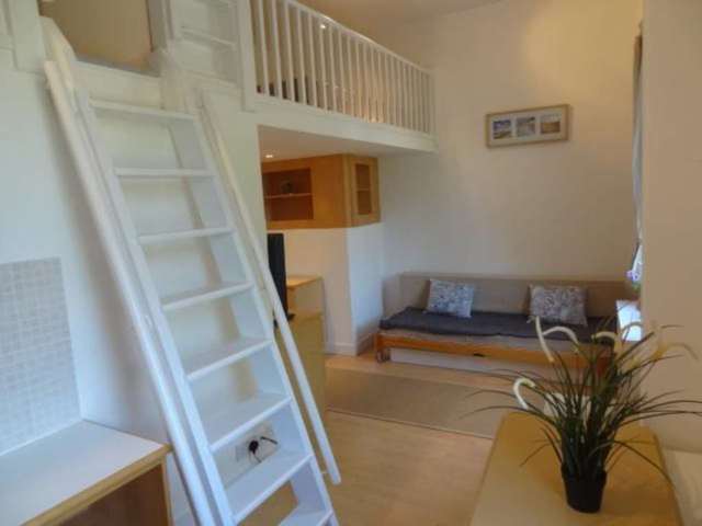  Image of Flat to rent in West Cromwell Road London SW5 at West Cromwell Road Earls Court London, SW5 9QL