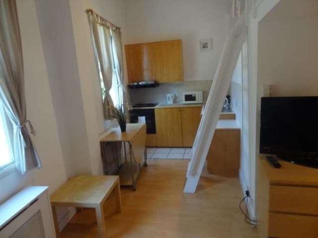  Image of Flat to rent in West Cromwell Road London SW5 at West Cromwell Road Earls Court London, SW5 9QL