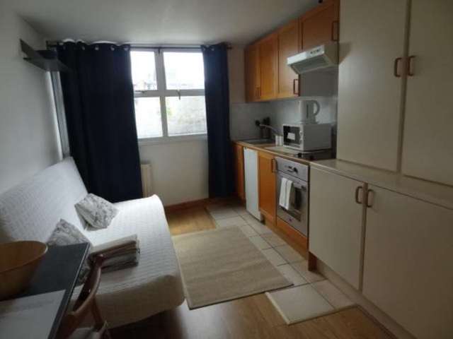  Image of Flat to rent in West Cromwell Road London SW5 at West Cromwell Road West Brompton London, SW5 9QL