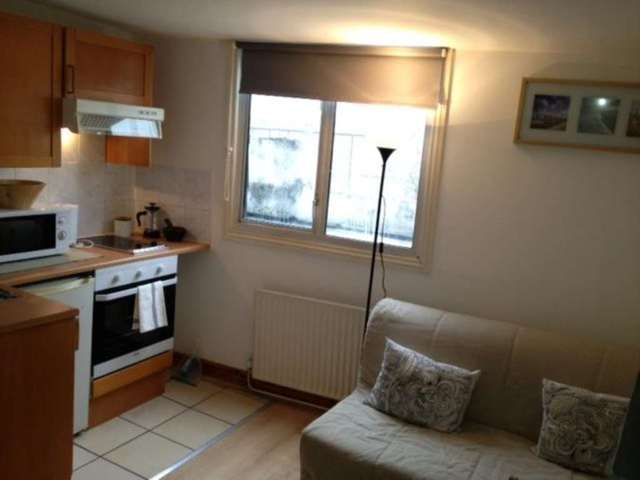  Image of Flat to rent in Penywern Road London SW5 at West Cromwell Road  London, SW5 9SX