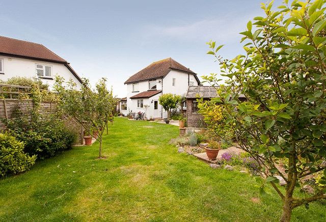  Image of 4 bedroom Detached house for sale in West Drive Ferring Worthing BN12 at West Drive Ferring Worthing, BN12 5QY