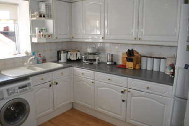  Image of 2 bedroom Flat for sale in Walton Road West Molesey KT8 at Walton Road  East Molesey, KT8 2HT
