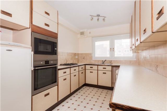 Image of 2 bedroom Flat for sale in West Parade Bexhill-on-Sea TN39 at East Sussex, TN39 3DS
