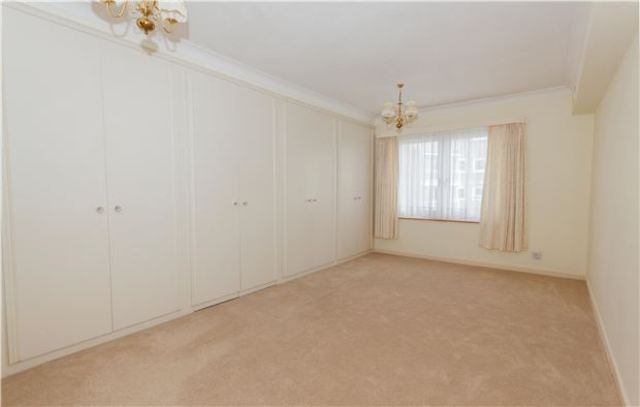  Image of 2 bedroom Flat for sale in West Parade Bexhill-on-Sea TN39 at East Sussex, TN39 3DS