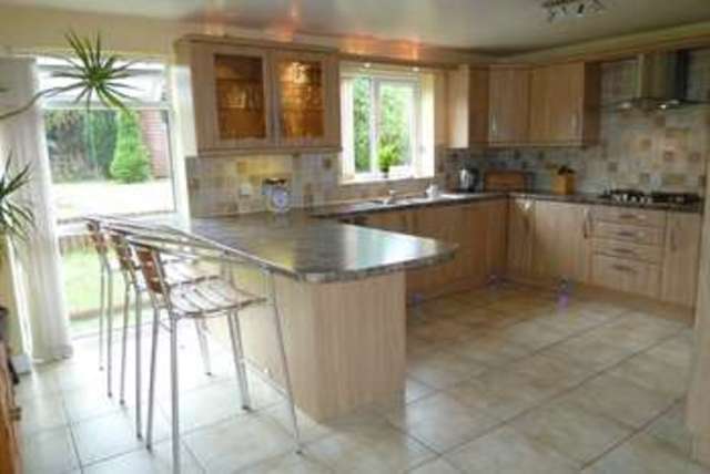  Image of 5 bedroom Detached house for sale in Westbury Lane Newport Pagnell MK16 at Newport Pagnell, MK16 8JA