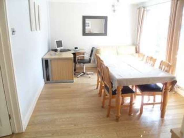  Image of 5 bedroom Detached house for sale in Westbury Lane Newport Pagnell MK16 at Newport Pagnell, MK16 8JA