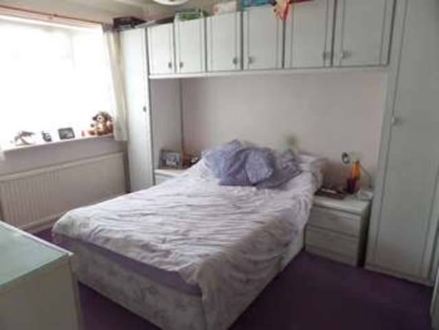  Image of 5 bedroom Detached house for sale in Westbury Lane Newport Pagnell MK16 at Newport Pagnell, MK16 8JA
