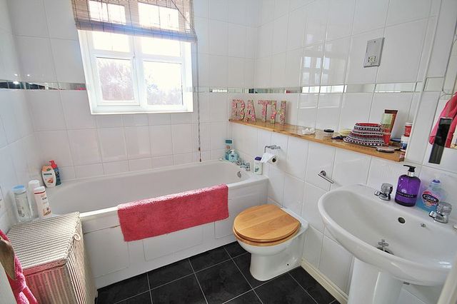  Image of 3 bedroom Detached house for sale in Kent Close Westoning Bedford MK45 at Kent Close Westoning Westoning, MK45 5LW