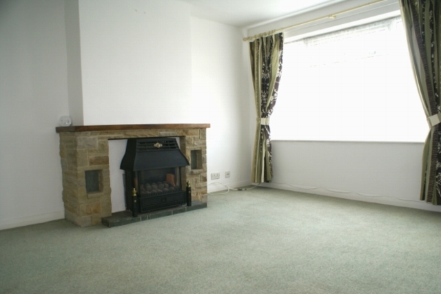  Image of 3 bedroom Semi-Detached house to rent in Hathaway Drive Leeds LS14 at HATHAWAY DRIVE WHINMOOR LEEDS, LS14 2DJ