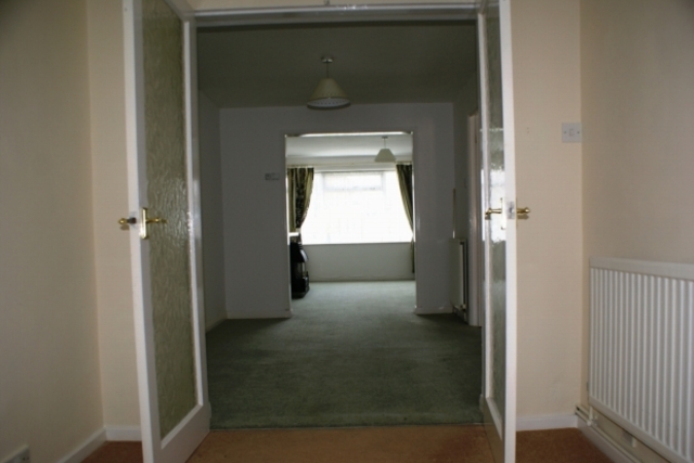  Image of 3 bedroom Semi-Detached house to rent in Hathaway Drive Leeds LS14 at HATHAWAY DRIVE WHINMOOR LEEDS, LS14 2DJ