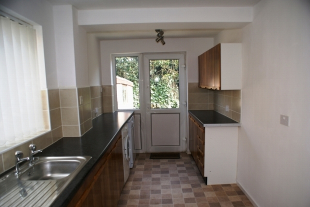 Image of 3 bedroom Semi-Detached house to rent in Hathaway Drive Leeds LS14 at HATHAWAY DRIVE WHINMOOR LEEDS, LS14 2DJ