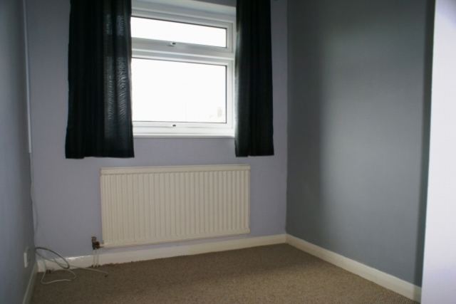  Image of 3 bedroom Semi-Detached house to rent in Hathaway Drive Leeds LS14 at HATHAWAY DRIVE WHINMOOR LEEDS, LS14 2DJ