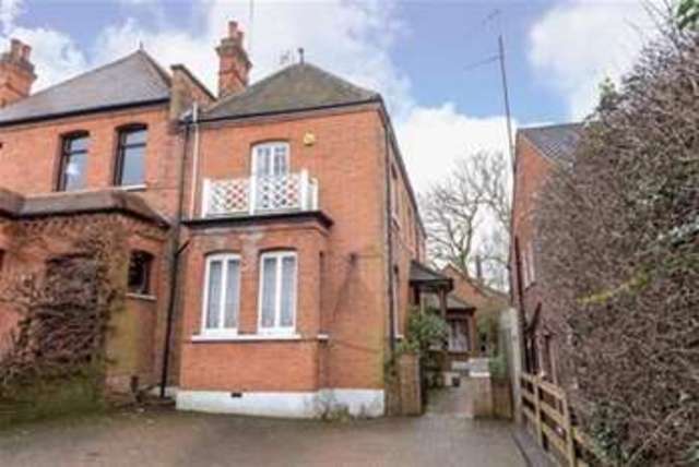  Image of 4 bedroom Semi-Detached house to rent in Windsor Road London N3 at London, N3 3SN