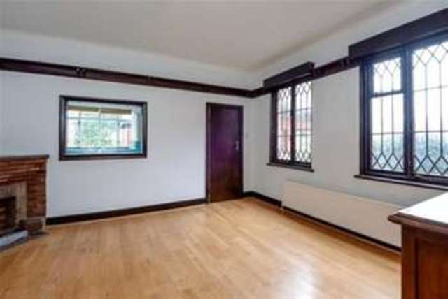  Image of 4 bedroom Semi-Detached house to rent in Windsor Road London N3 at London, N3 3SN
