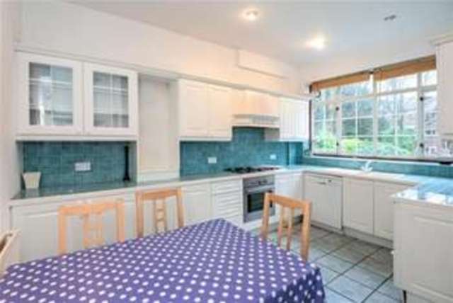  Image of 4 bedroom Semi-Detached house to rent in Windsor Road London N3 at London, N3 3SN