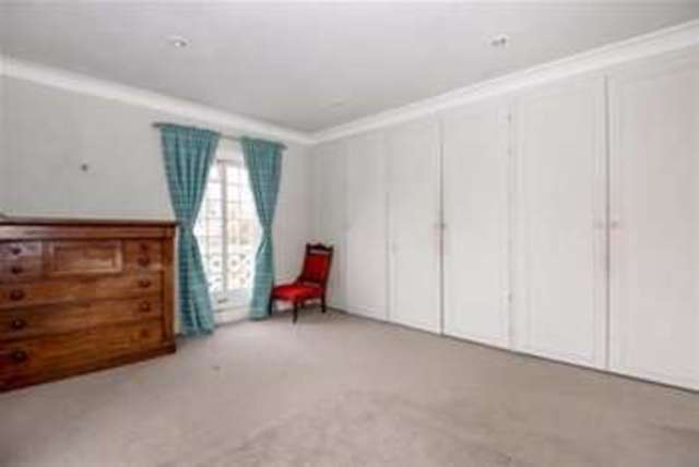  Image of 4 bedroom Semi-Detached house to rent in Windsor Road London N3 at London, N3 3SN