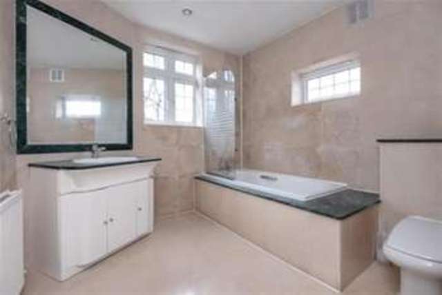  Image of 4 bedroom Semi-Detached house to rent in Windsor Road London N3 at London, N3 3SN