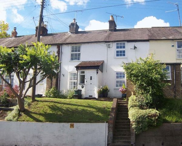  Image of 2 bedroom Property to rent in Boundary Road Wooburn Green High Wycombe HP10 at Boundary Road  Wooburn Green, HP10 0DH