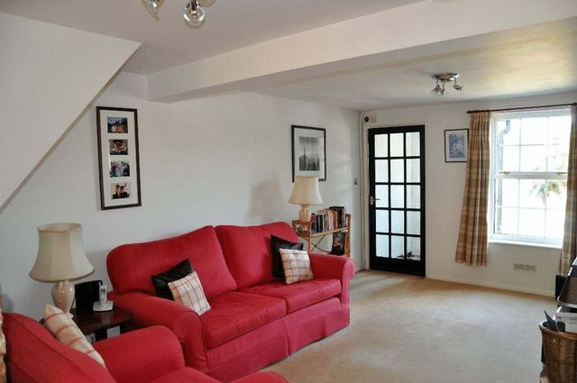  Image of 2 bedroom Property to rent in Boundary Road Wooburn Green High Wycombe HP10 at Boundary Road  Wooburn Green, HP10 0DH