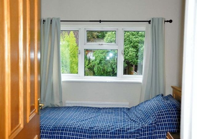  Image of 2 bedroom Property to rent in Boundary Road Wooburn Green High Wycombe HP10 at Boundary Road  Wooburn Green, HP10 0DH